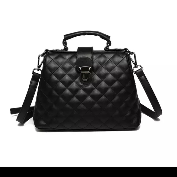 Beautiful leather quilted pattern black purse - Picture 2 of 8
